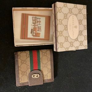 Vintage authentic Gucci 1980 GG wallet box